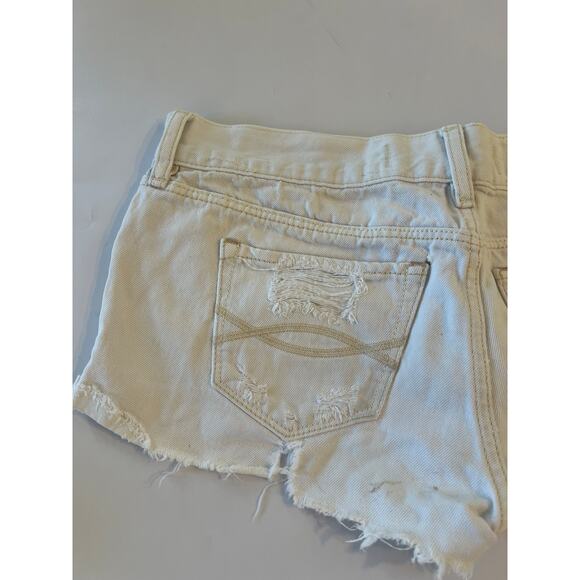 Abercrombie & Fitch White Denim Low Rise Cut-Off Shorts Distressed Womens Size 4 - Picture 7 of 12